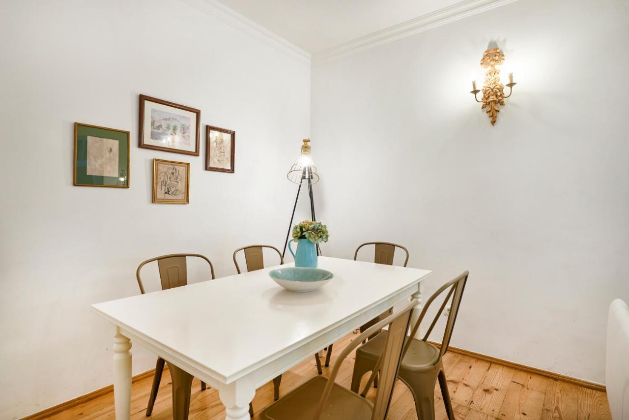 Spacious Bairro Alto Apartment With Courtyard, By Timecooler 리스본 외부 사진